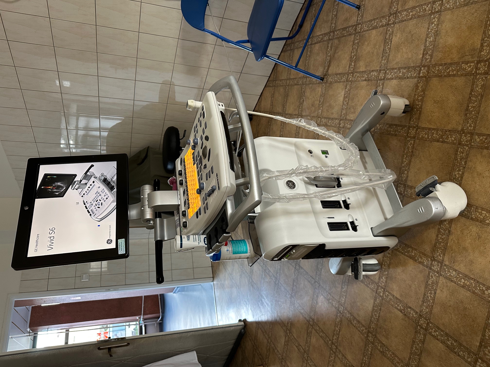 Ultrasonograf Vivid S6 2014r z głowicą M4S RS z 2023 r