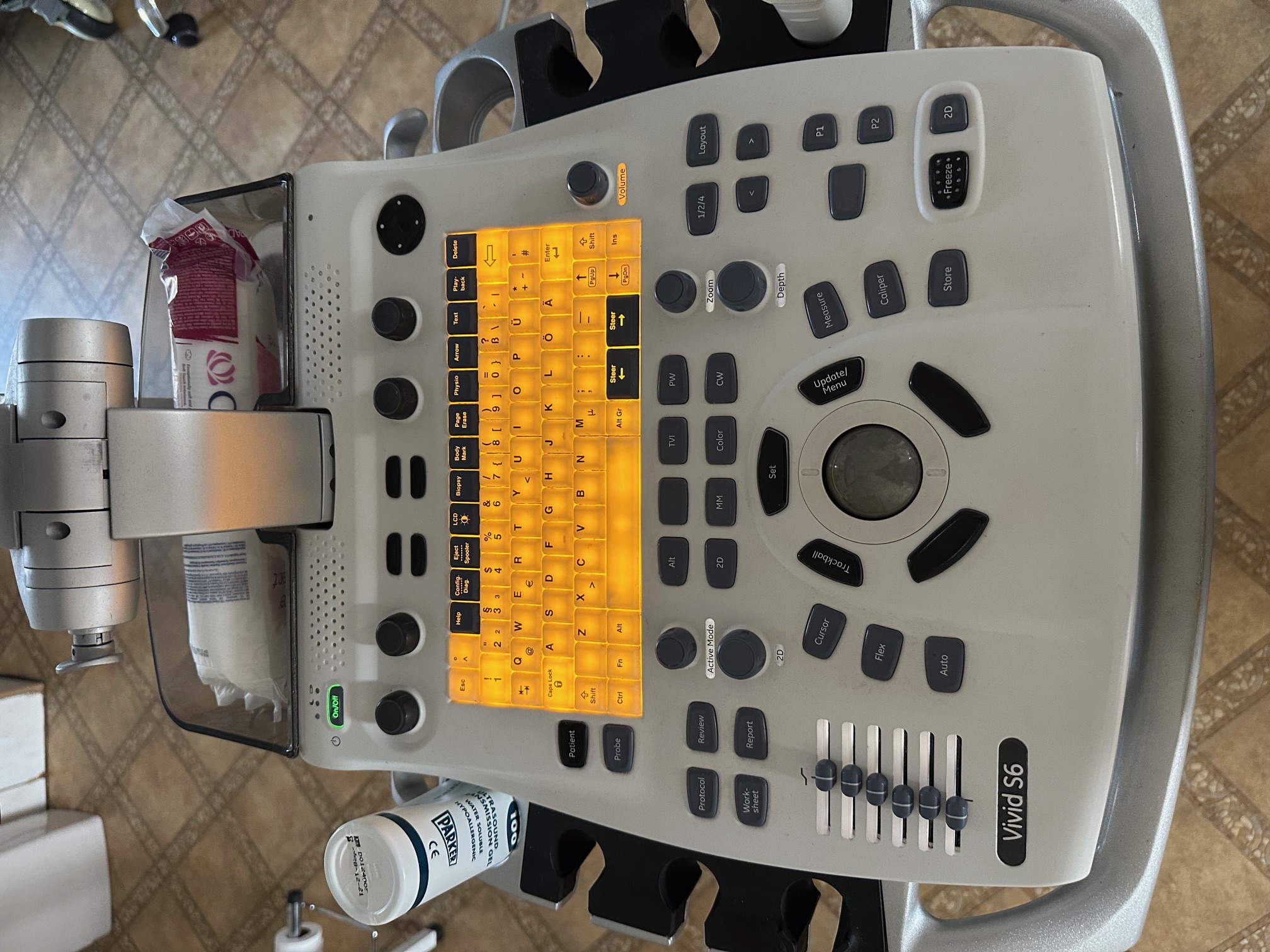 Ultrasonograf Vivid S6 2014r z głowicą M4S RS z 2023 r